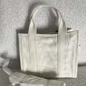 Marc Jacobs Monogram Outline egg shell/optic white mini tote